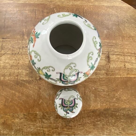 Petite vintage Asian Chinoiserie butterfly ginger jar 6” - Picture 3 of 4